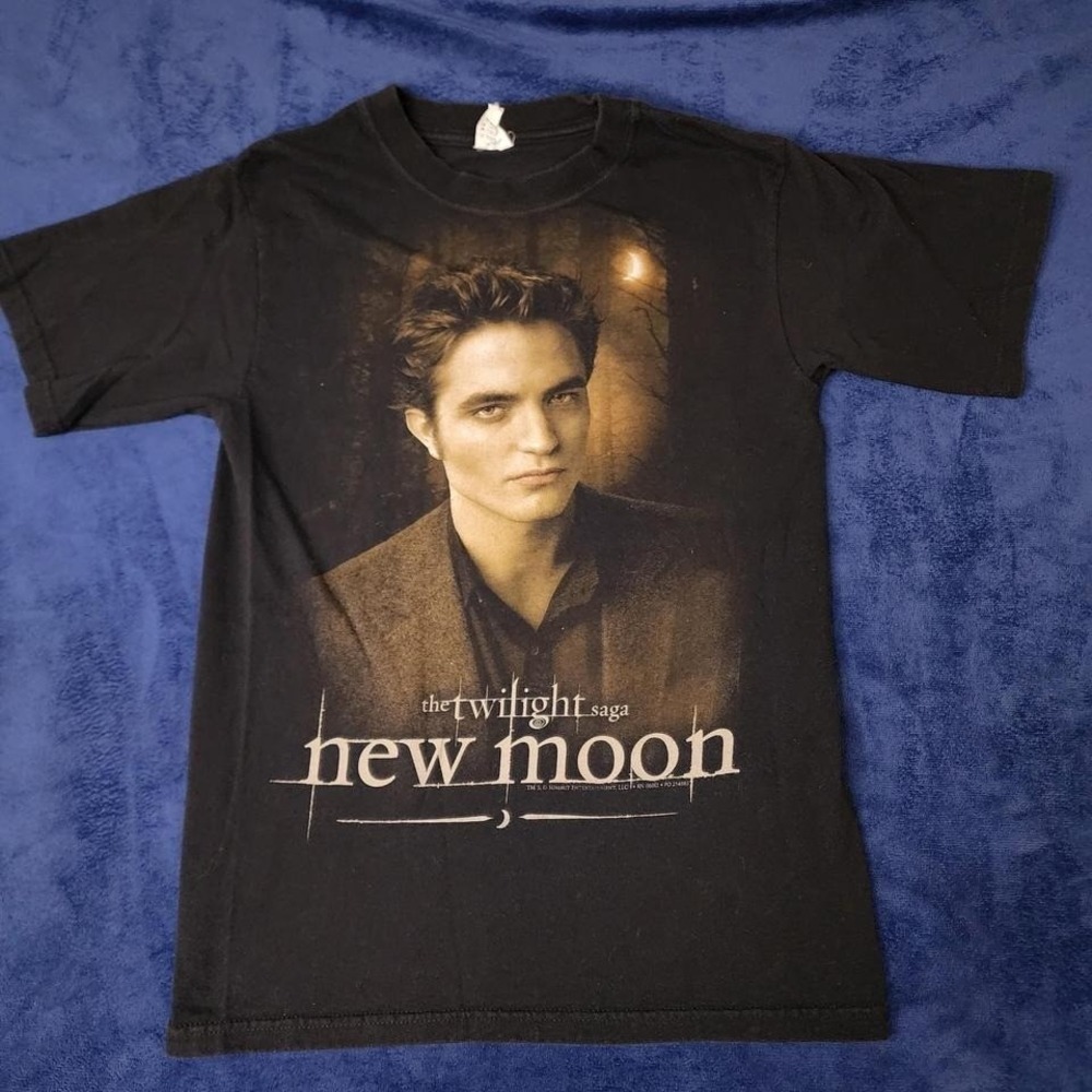 Edward Black Twilight New‎ Moon Robert Pattinson graphic tee small